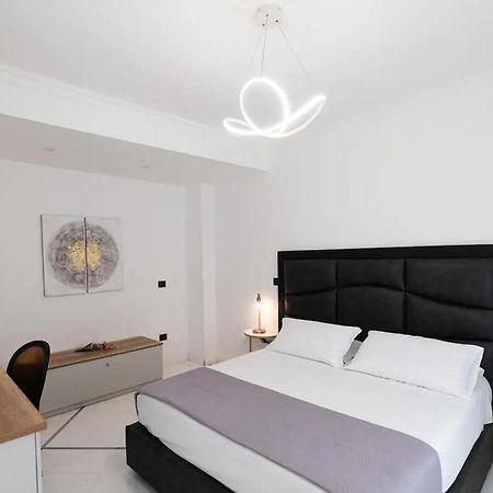 Apartments Hotel Real Suite Napoli Chiaia Mergellina المظهر الخارجي الصورة