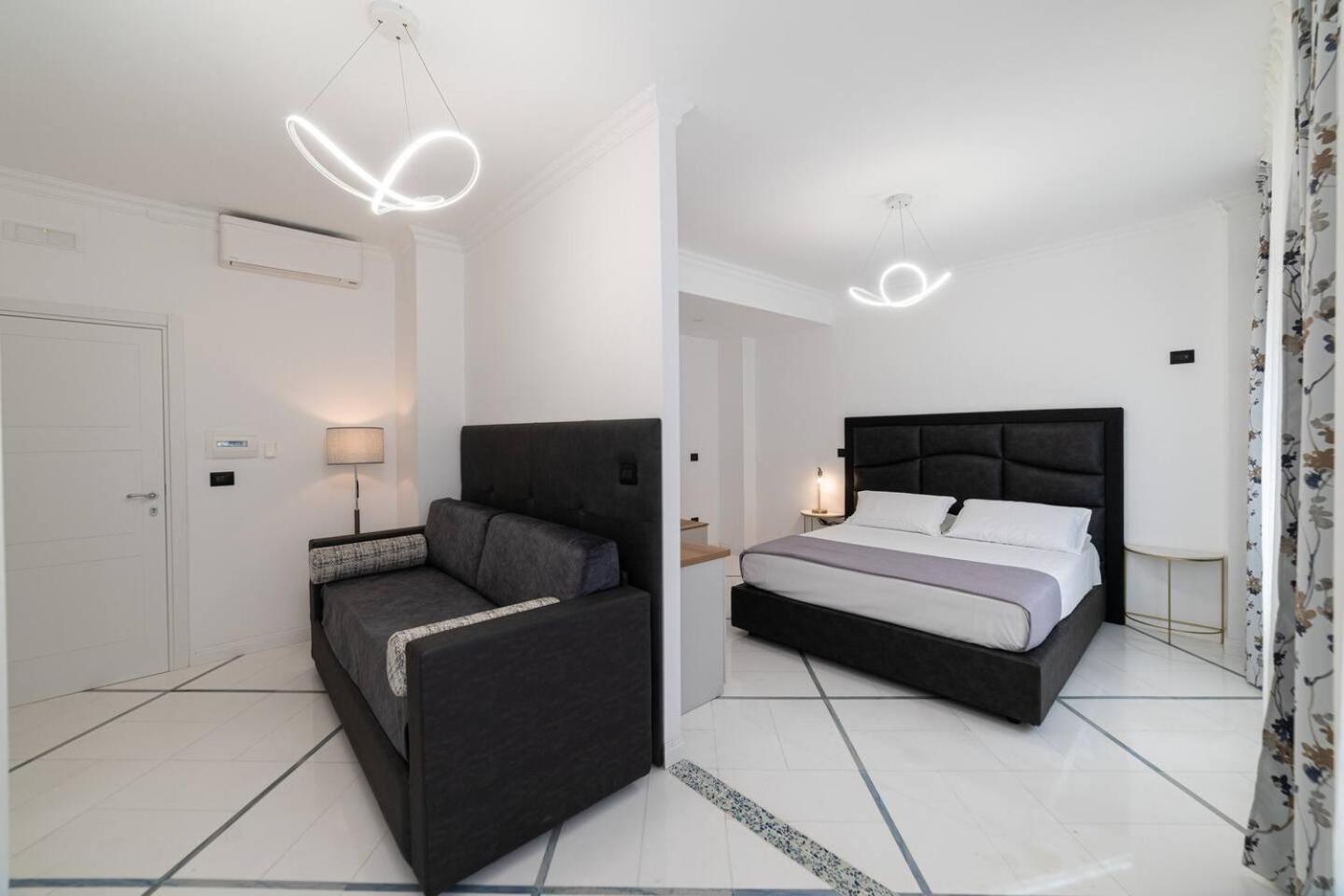 Apartments Hotel Real Suite Napoli Chiaia Mergellina المظهر الخارجي الصورة