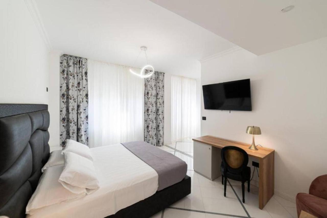 Apartments Hotel Real Suite Napoli Chiaia Mergellina المظهر الخارجي الصورة