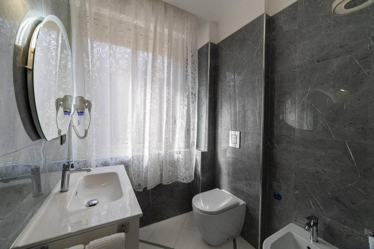 Apartments Hotel Real Suite Napoli Chiaia Mergellina المظهر الخارجي الصورة
