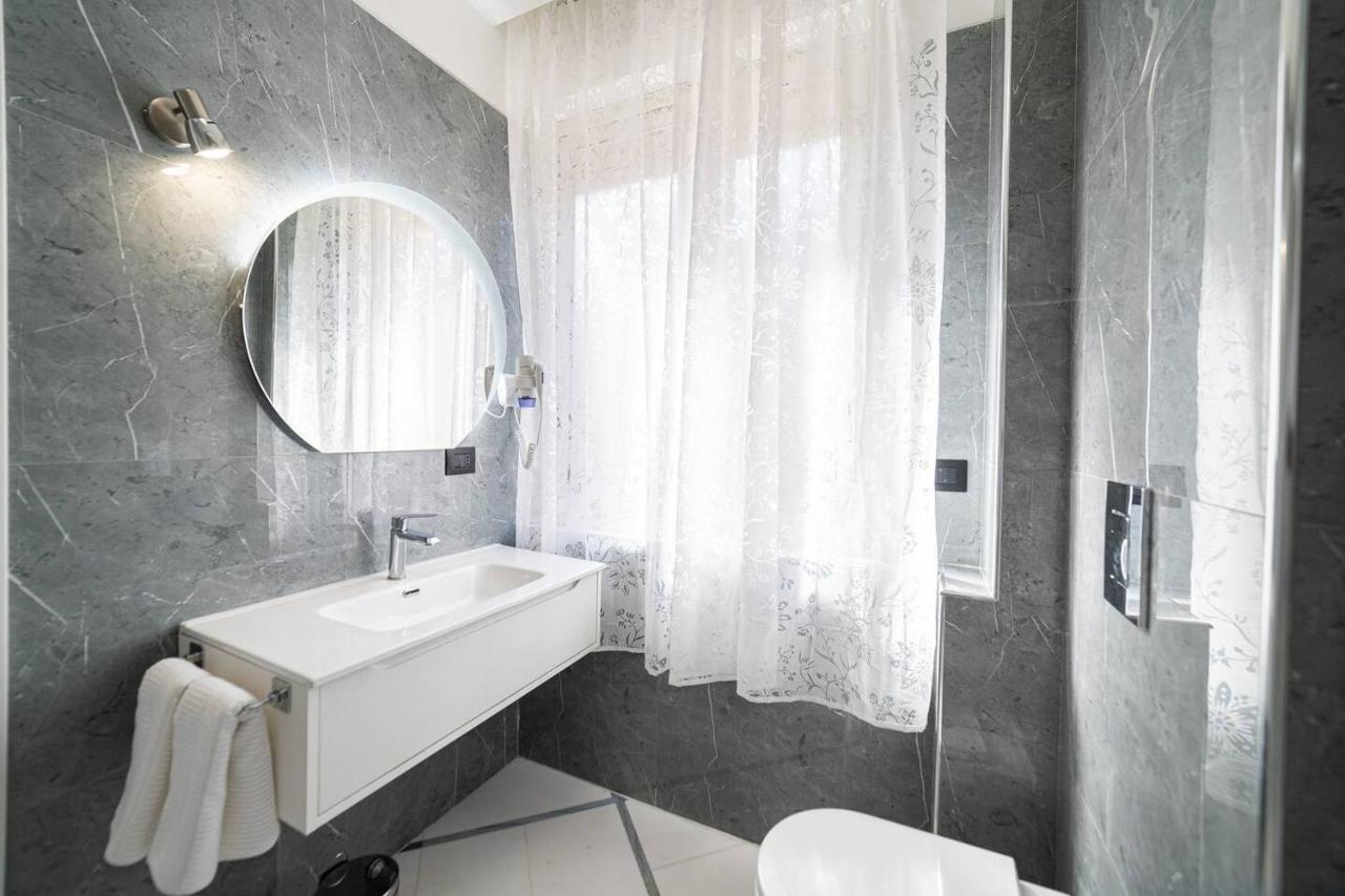 Apartments Hotel Real Suite Napoli Chiaia Mergellina المظهر الخارجي الصورة