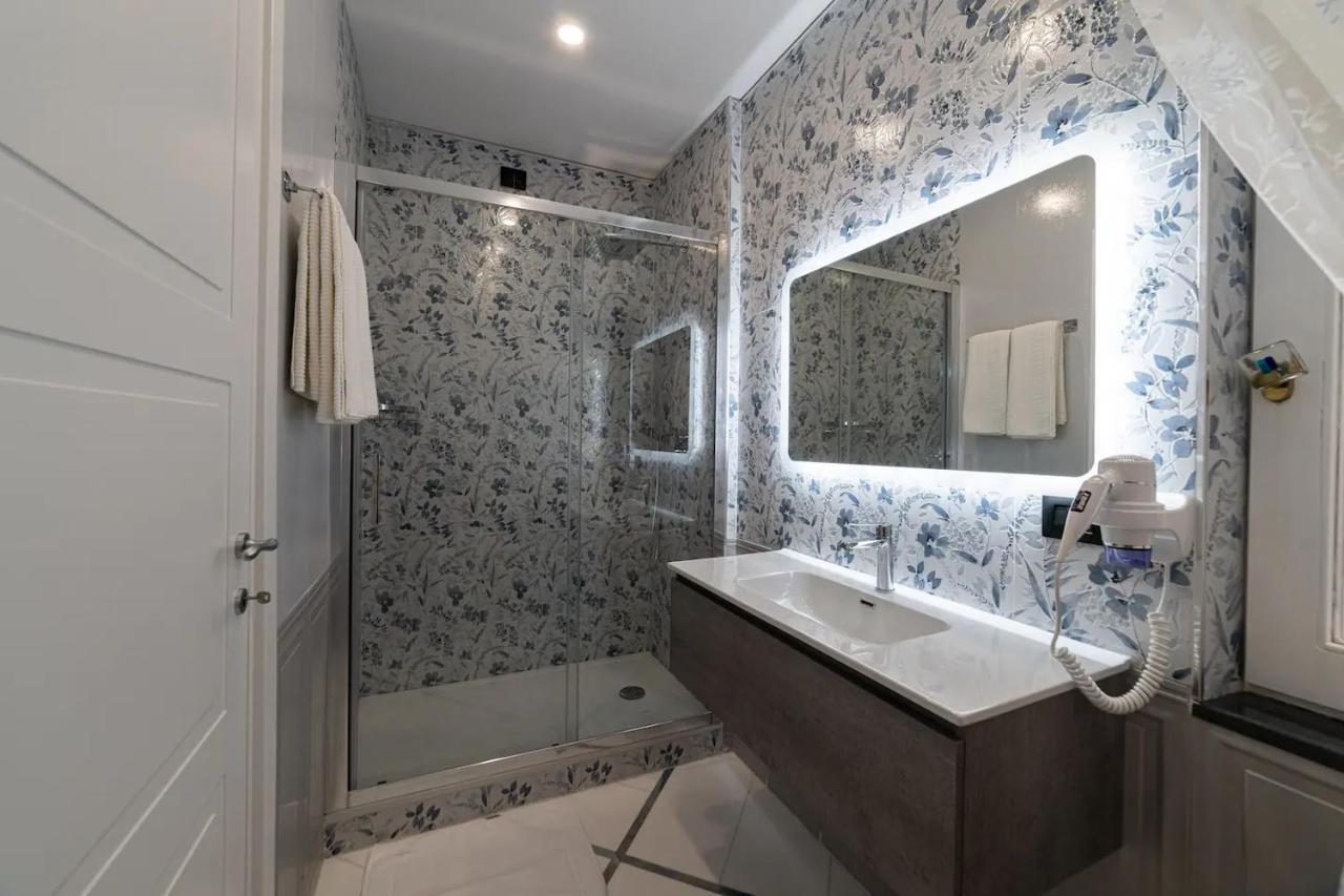 Apartments Hotel Real Suite Napoli Chiaia Mergellina المظهر الخارجي الصورة