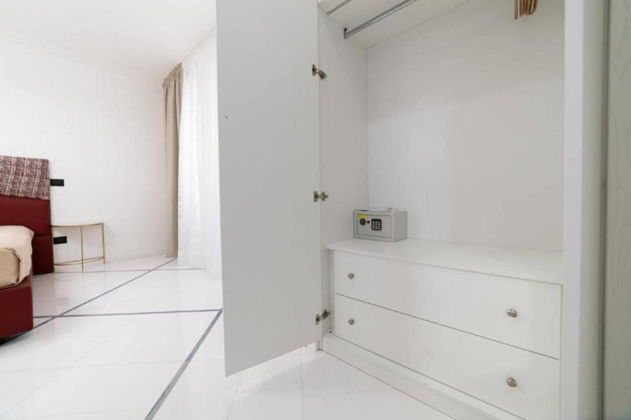 Apartments Hotel Real Suite Napoli Chiaia Mergellina المظهر الخارجي الصورة
