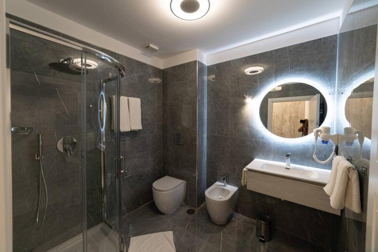 Apartments Hotel Real Suite Napoli Chiaia Mergellina المظهر الخارجي الصورة